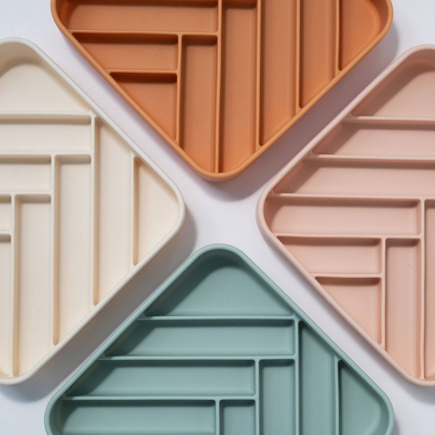 Dogged - chevron slow feeder bowl - nutmeg: Nutmeg